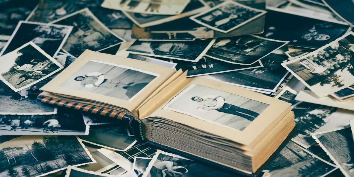 Preserving Memories: Creating and Sharing Photo Albums on Social Networks