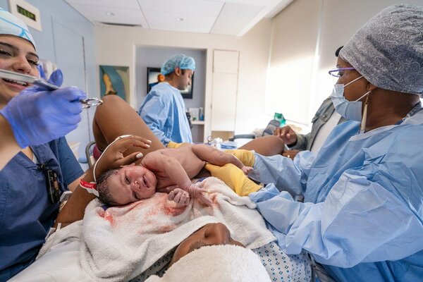 Capturing Birth Moments at Katz Women's Hospital | Your Cherish - Article View - Latinos del Mundo
